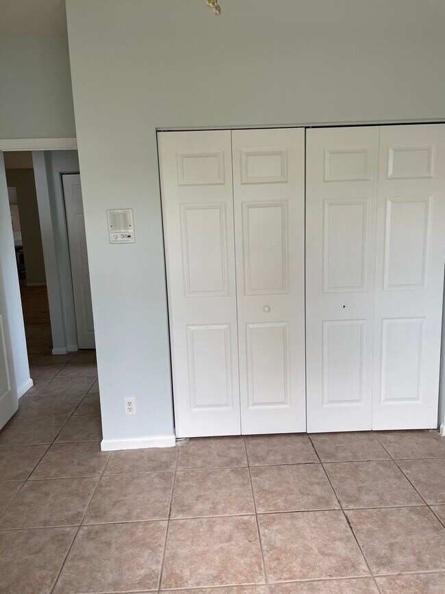 Building Photo - 12077 Sunset Point Cir
