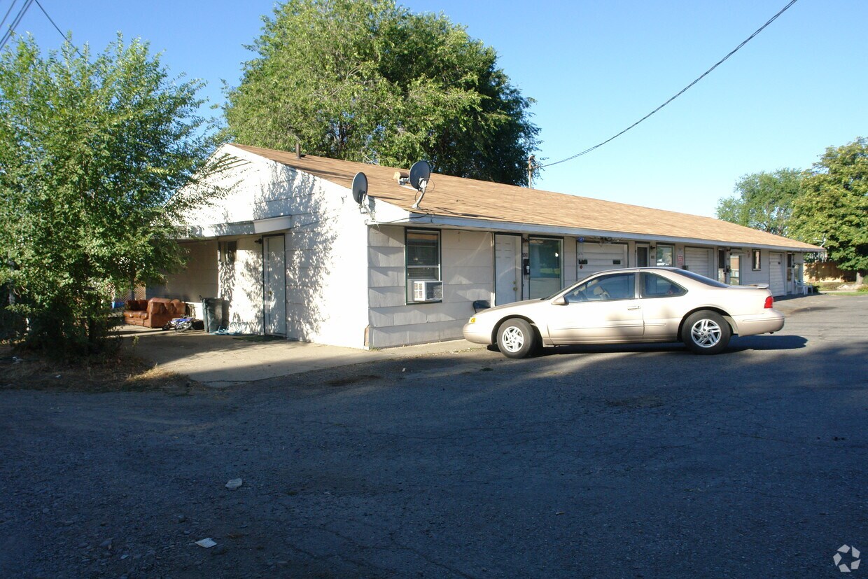 Building Photo - 3002-3016 N Perry St