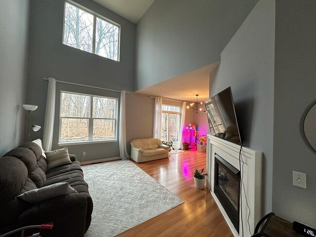 Foto del edificio - 7991 Everest Ln N