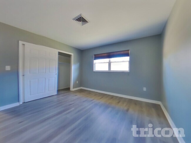 Building Photo - 4167 Pompano Rd