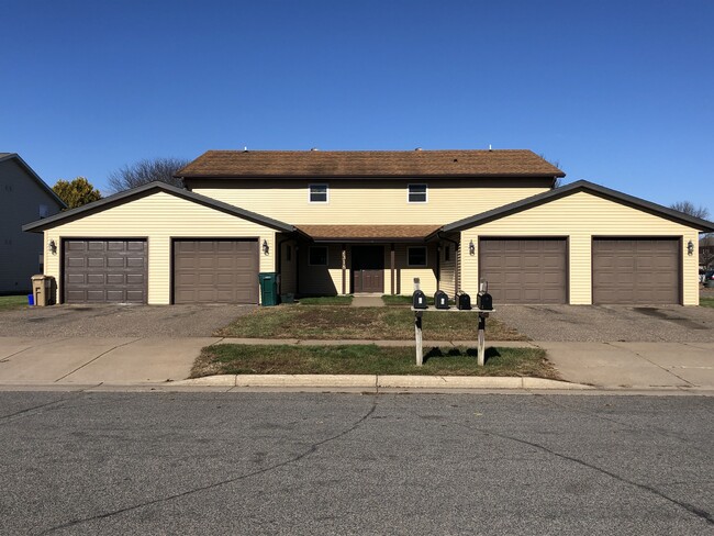 Building Photo - 2318 Meadow Ln