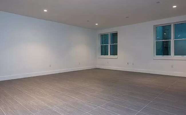 Building Photo - 161 Winthrop St