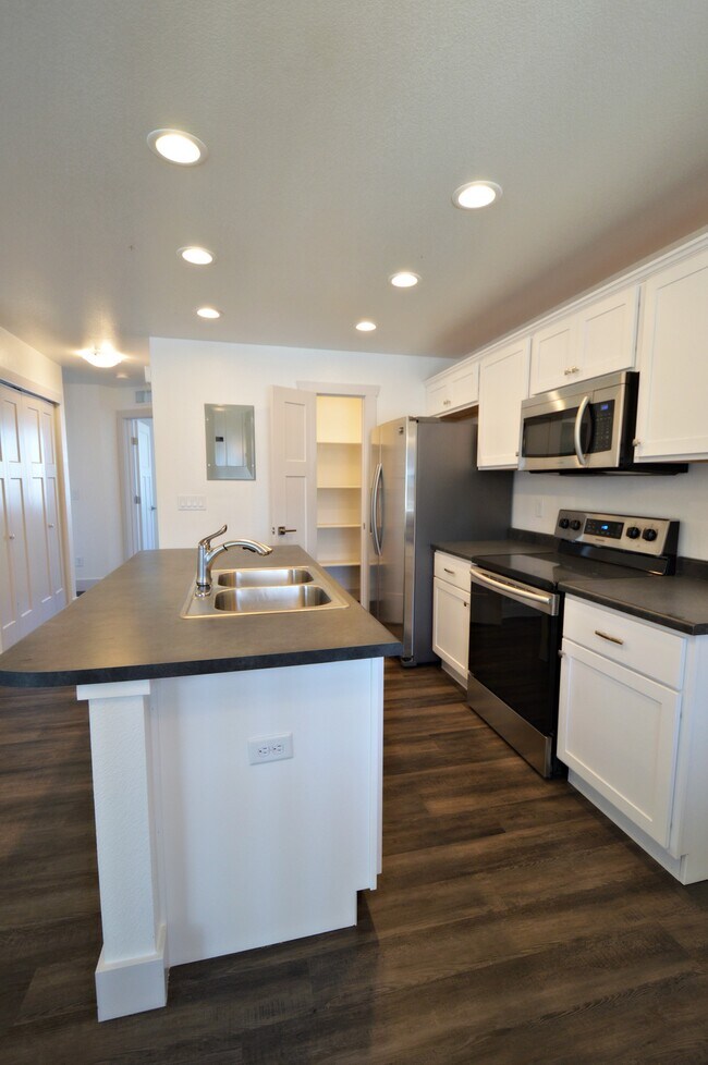 Foto del edificio - 100 Parkview Ct