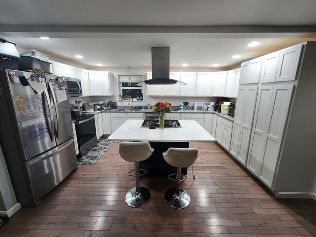 Building Photo - 79 Main St