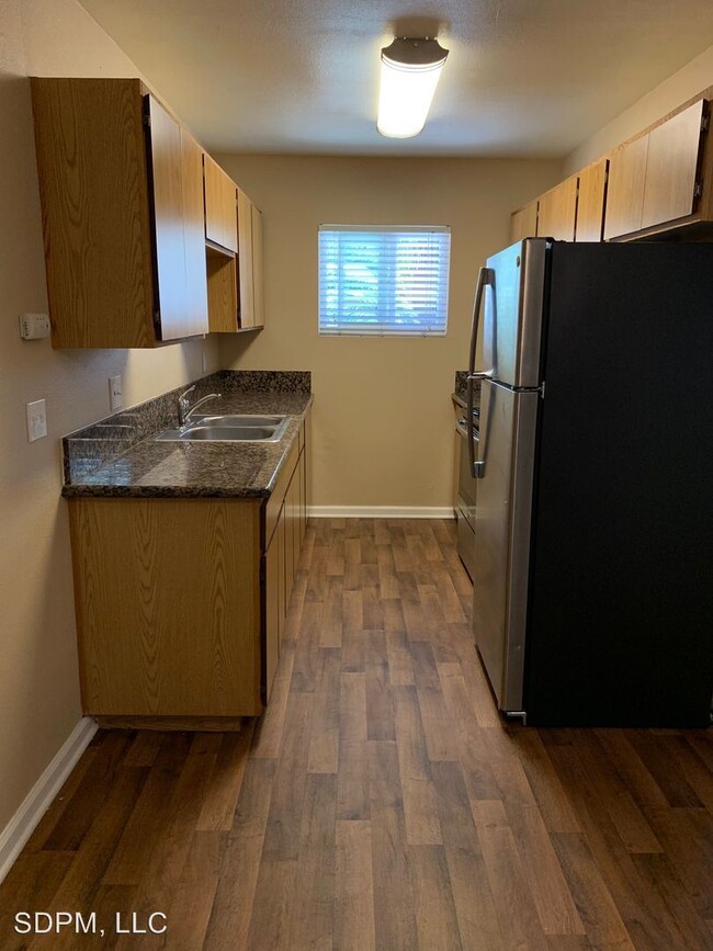 Building Photo - 1 br, 1 bath Apartment - 330 N Juniper St