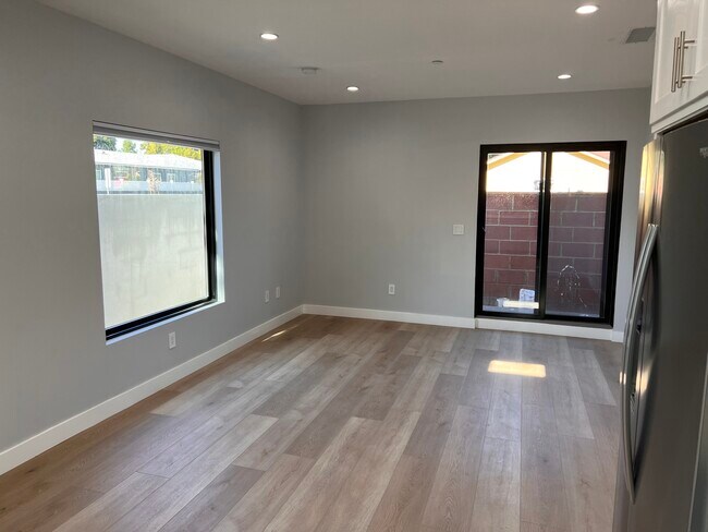 Sala de estar - 2901 Virginia Ave