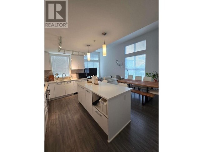 Photo du bâtiment - 9551-9551 Alexandra Rd