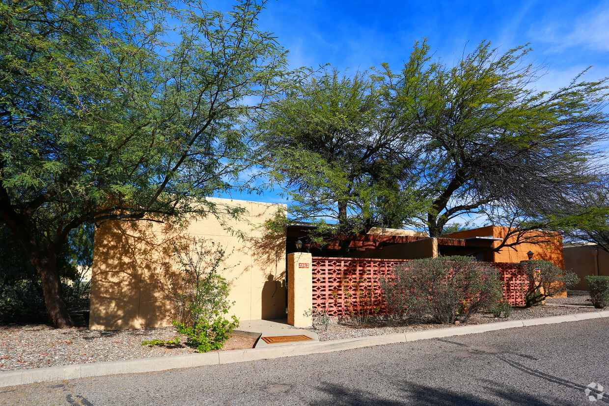 Building Photo - Park Avenue Townhomes