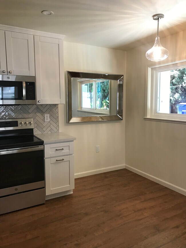 Kitchen/Dining Area - 3162 Juniper St