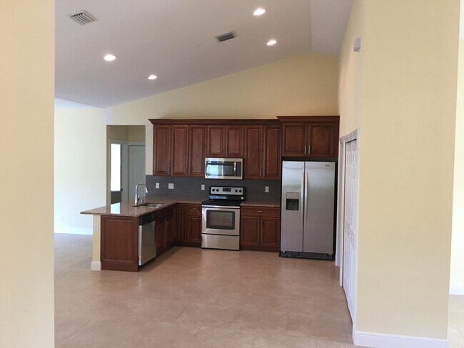 Building Photo - 5866 NW Mesa Cir