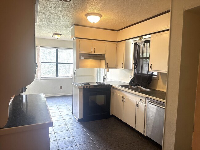 Foto del edificio - 1408 Wagon St