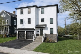 Building Photo - 7 Maple St