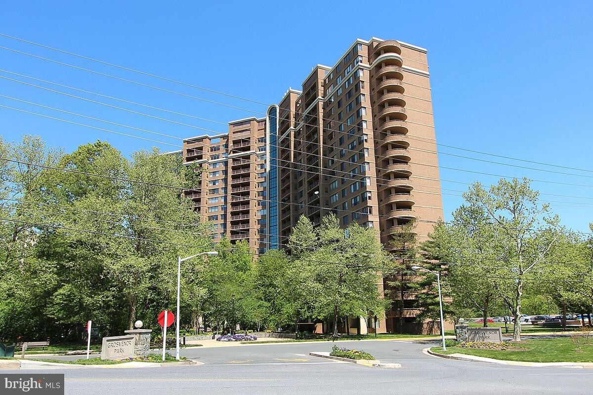 Foto principal - 10101 Grosvenor Pl