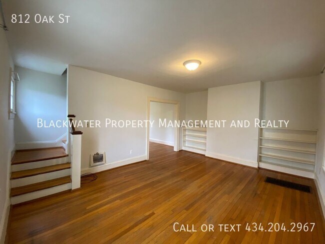 Foto del edificio - Duplex Townhouse Available in Bedford