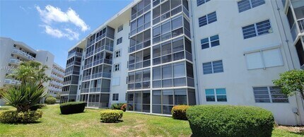 Building Photo - 3010 Marcos Dr