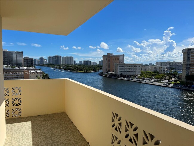 Foto del edificio - 1833 S Ocean Dr