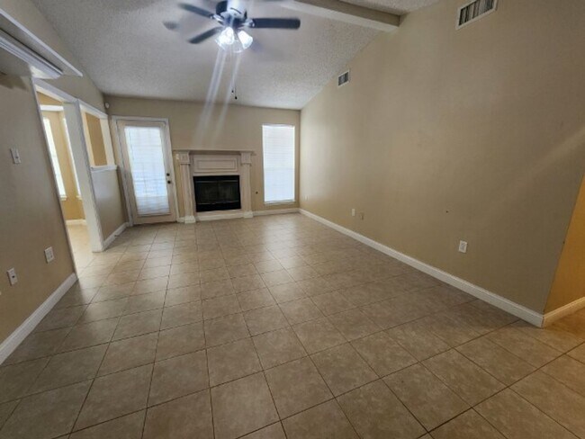 Building Photo - 2311 Vollman Ln