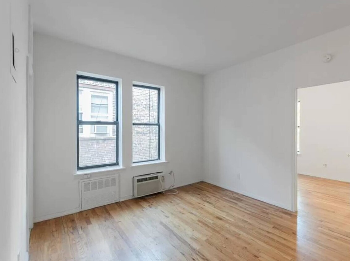 Primary Photo - 425 E 65th St