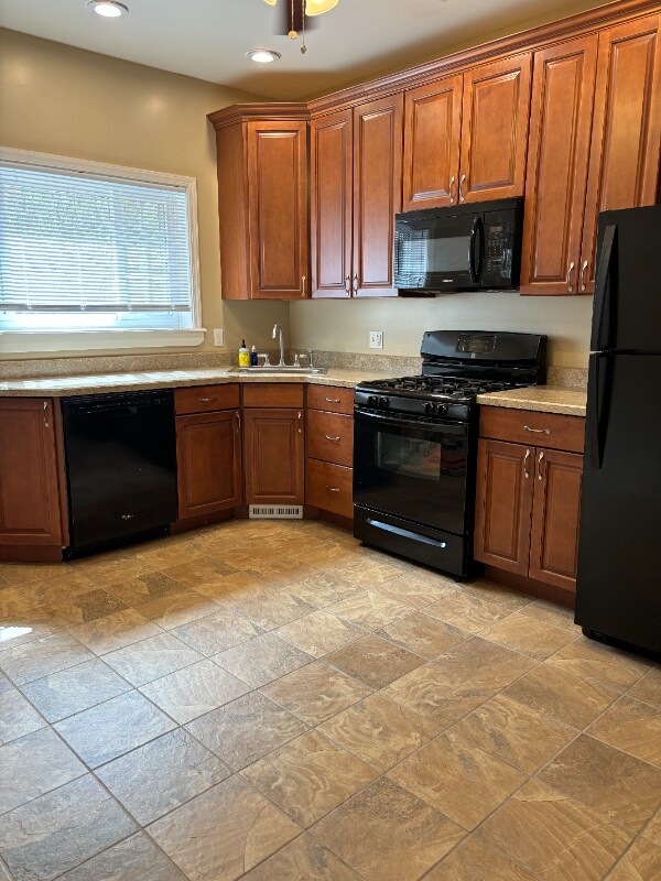 Foto del edificio - 158 Dryden Way