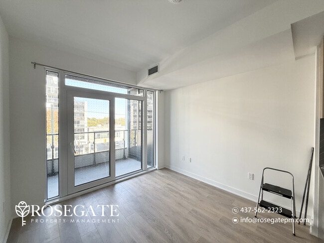 Photo du bâtiment - Modern 1-Bedroom Condo with Private Balcon...
