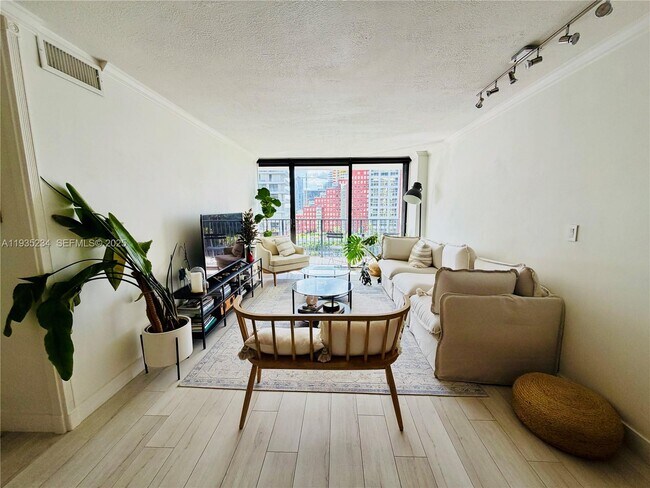 Foto del edificio - 1450 Brickell Bay Dr