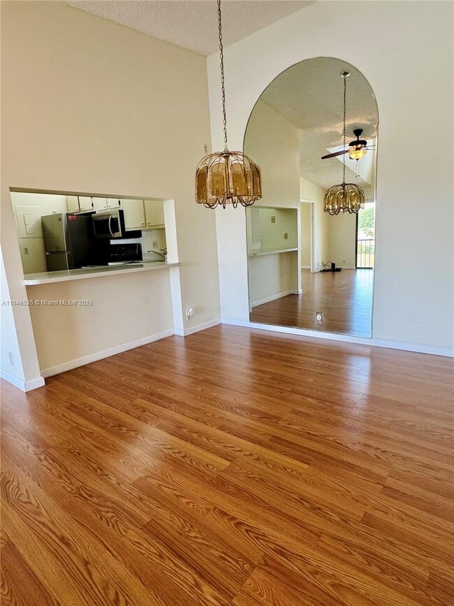 Building Photo - 806 Sky Pine Way