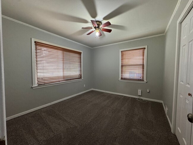Building Photo - Move in Ready Prairie Village Ranch + Fenc...