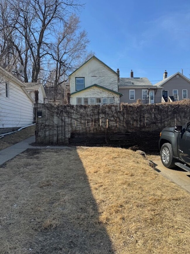 Building Photo - Charming 2-Bedroom Home Near Omaha's Henry...