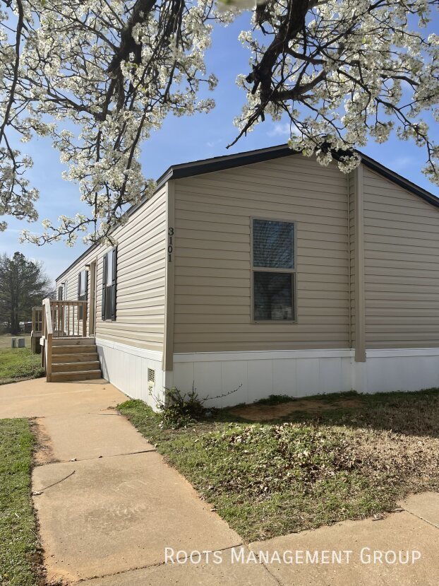 Primary Photo - Home Available to Lease - Apply Today!
