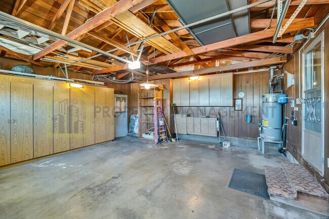 Foto del edificio - Charming 3-Bed Ranch Home with room for 4t...
