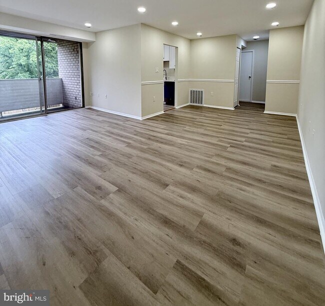 Foto del edificio - 5608 Bloomfield Dr
