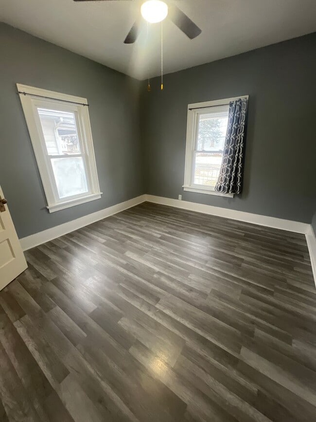 Foto del edificio - Coming soon! Freshly painted!