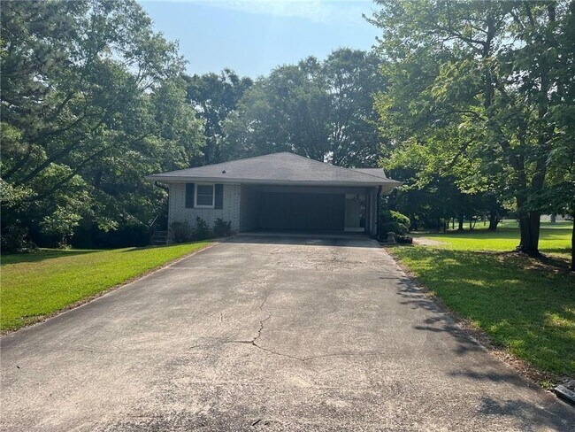 Building Photo - 221 Lendon Ln