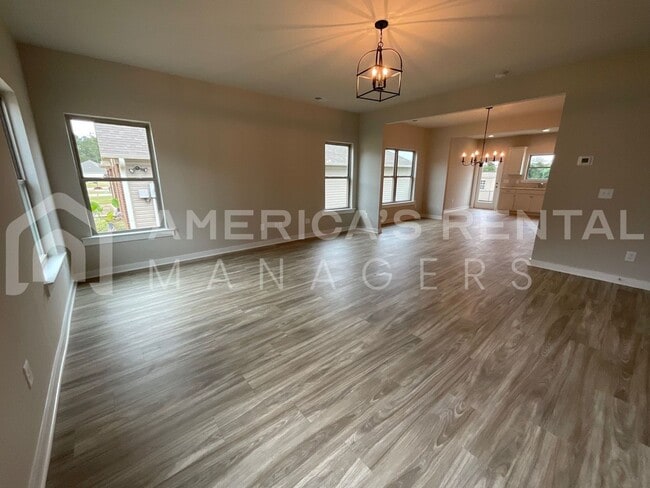 Building Photo - DEPOSIT PENDING! Home for Rent in Weaver AL! Available to View Now!!!
