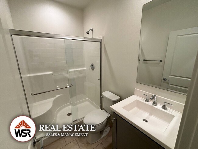 Foto del edificio - Stunning 4 Bedroom Townhome in the Heart of Chino Hills