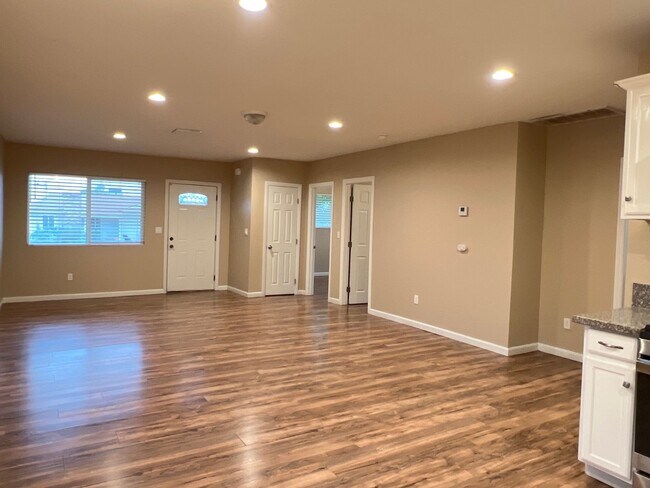 Foto del edificio - Northeast Bakersfield