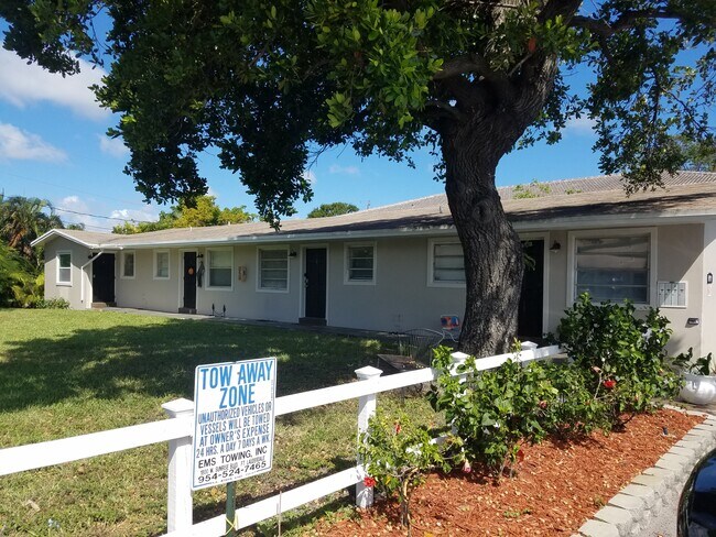 Foto del edificio - 1407 Holly Heights Dr