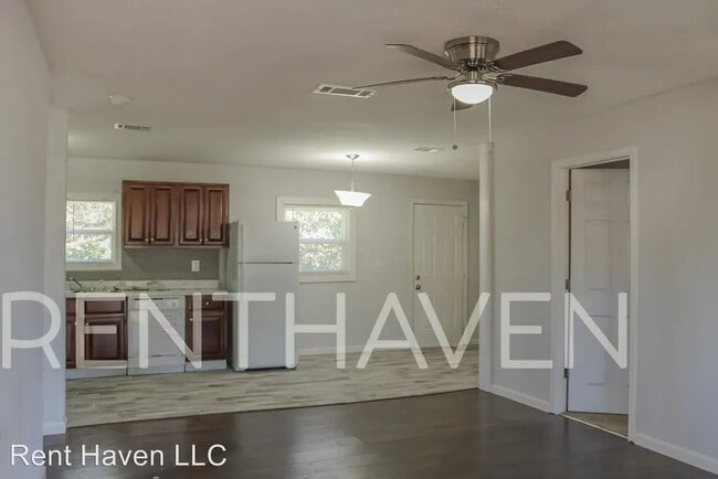 Building Photo - 1212 Eastview Ave