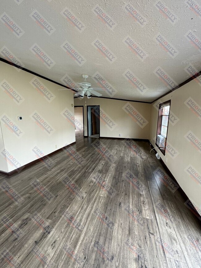 Foto del edificio - Spacious 4 bedroom single family home