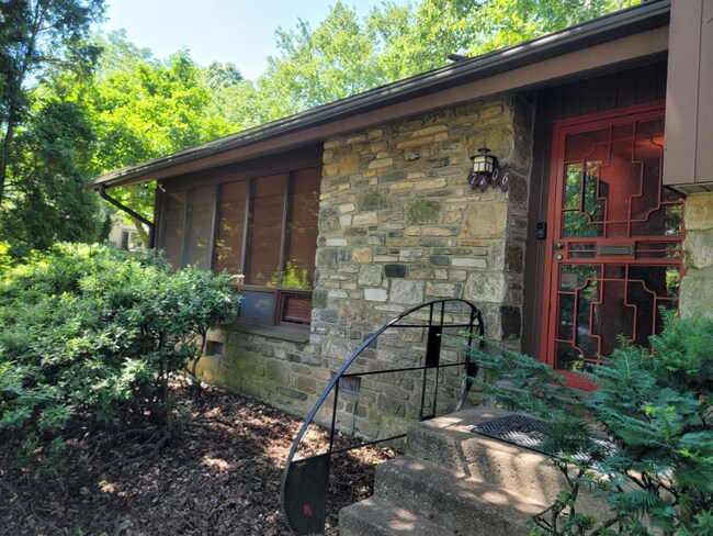 Building Photo - 7806 Cobden Rd