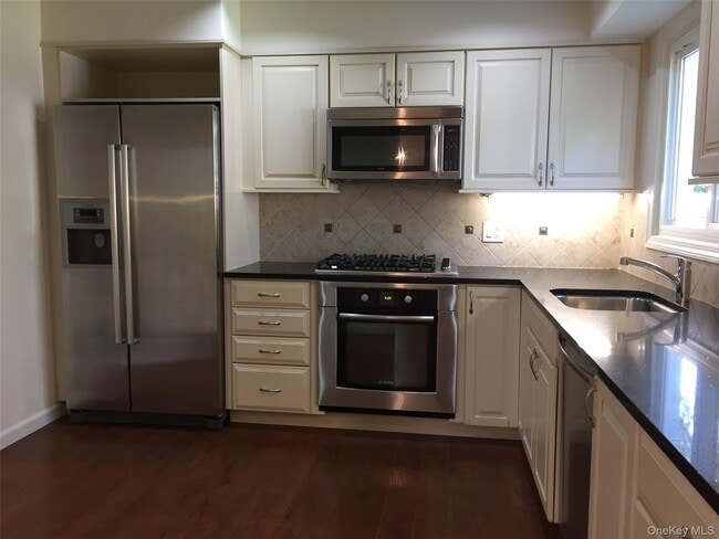 Building Photo - 98 Glen Oaks Dr