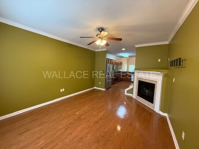 Building Photo - CUTTERS RUN...3 BEDROOM TOWNHOUSE WITH PRI...