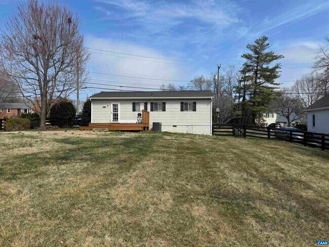 Foto del edificio - 402 Harris Rd