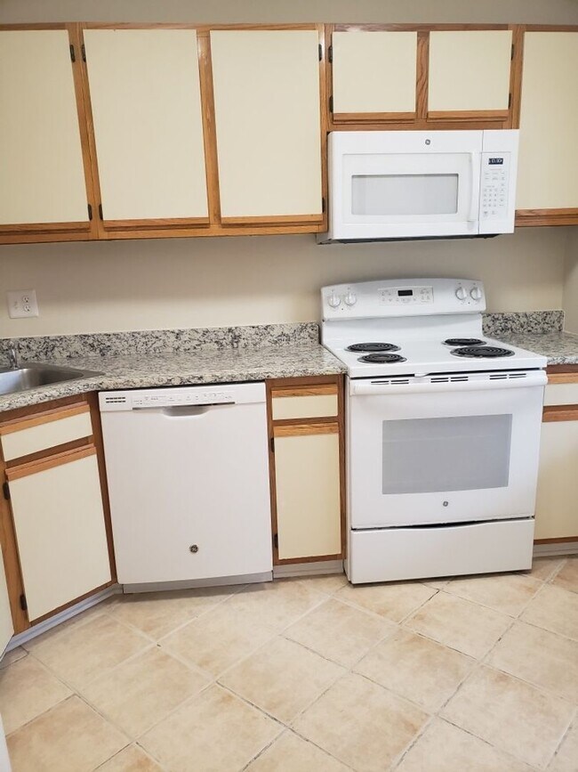 Building Photo - Remodeled Townhouse in Bear Area