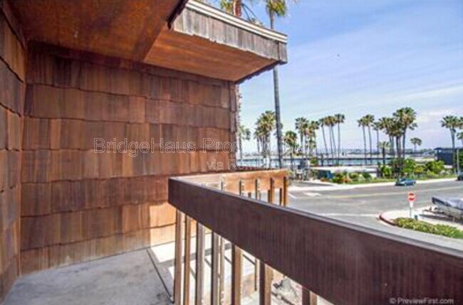 Foto del edificio - 5155 W Point Loma Blvd