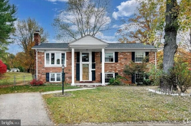 Building Photo - 13907 Grove Ct