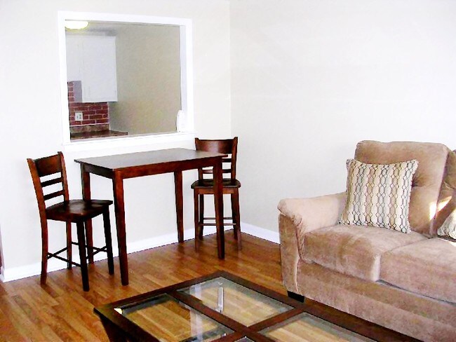 Foto del edificio - 3 Beaver Park Rd