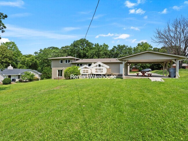 Foto del edificio - 245 Enwood Dr