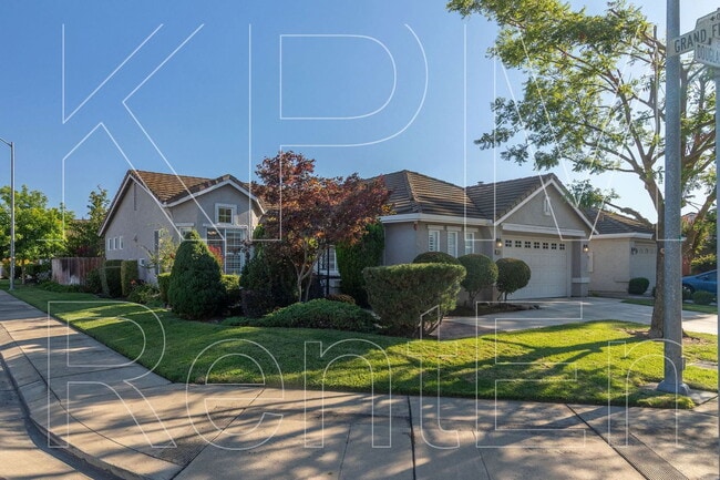 Building Photo - 2554 Douglas Fir Dr