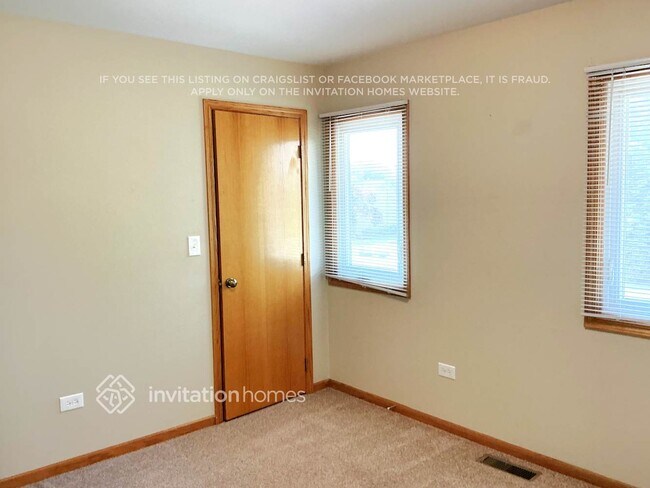 Building Photo - 2959 Rebecca Dr